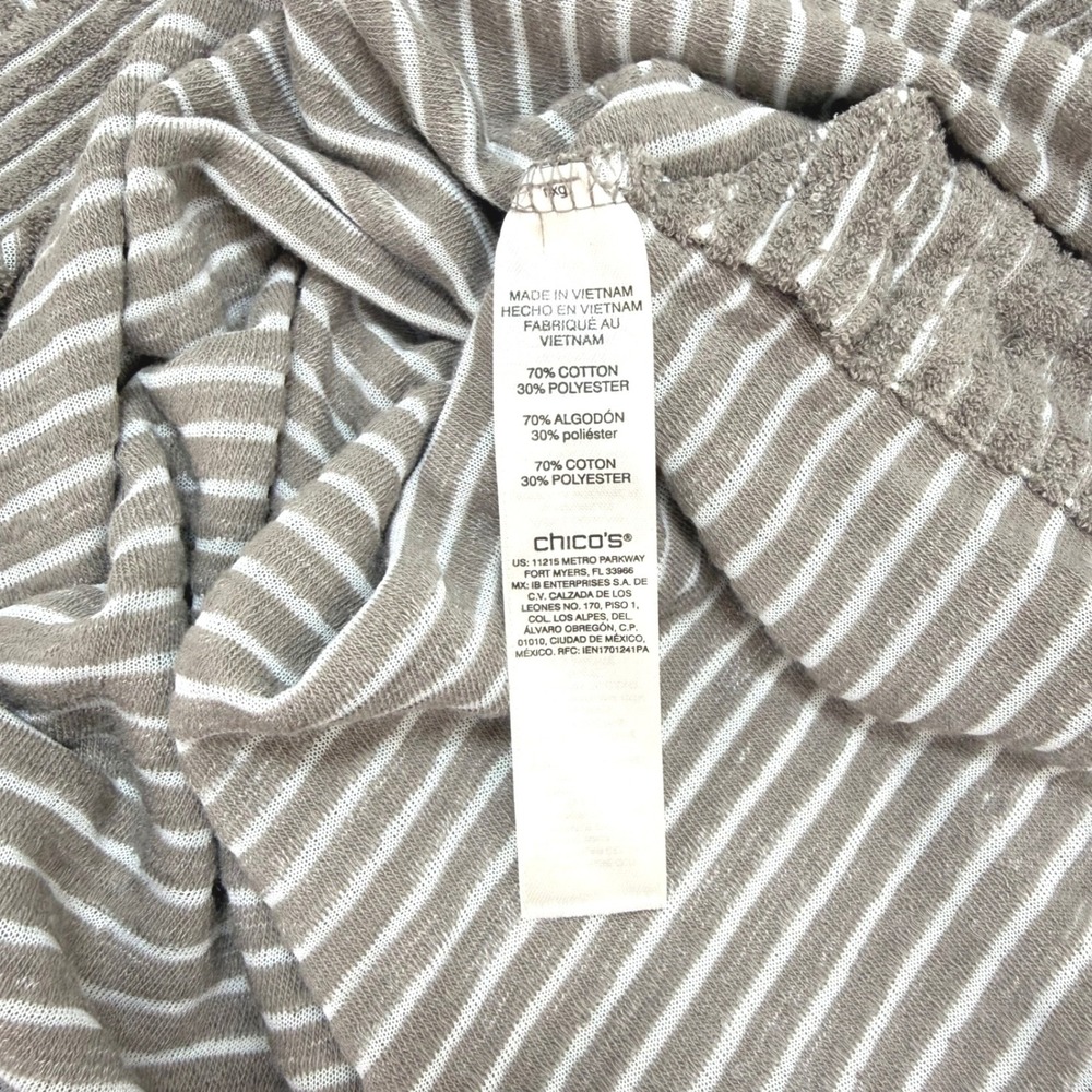 Chicos Size‎ 3 Women XL Gray Taupe Striped Textured Knit Tunic Top Button Accent - Picture 4 of 6